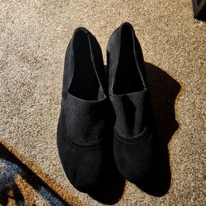 Elegant and Comfortable: Suede Wedge Dress Shoes in Size 11W